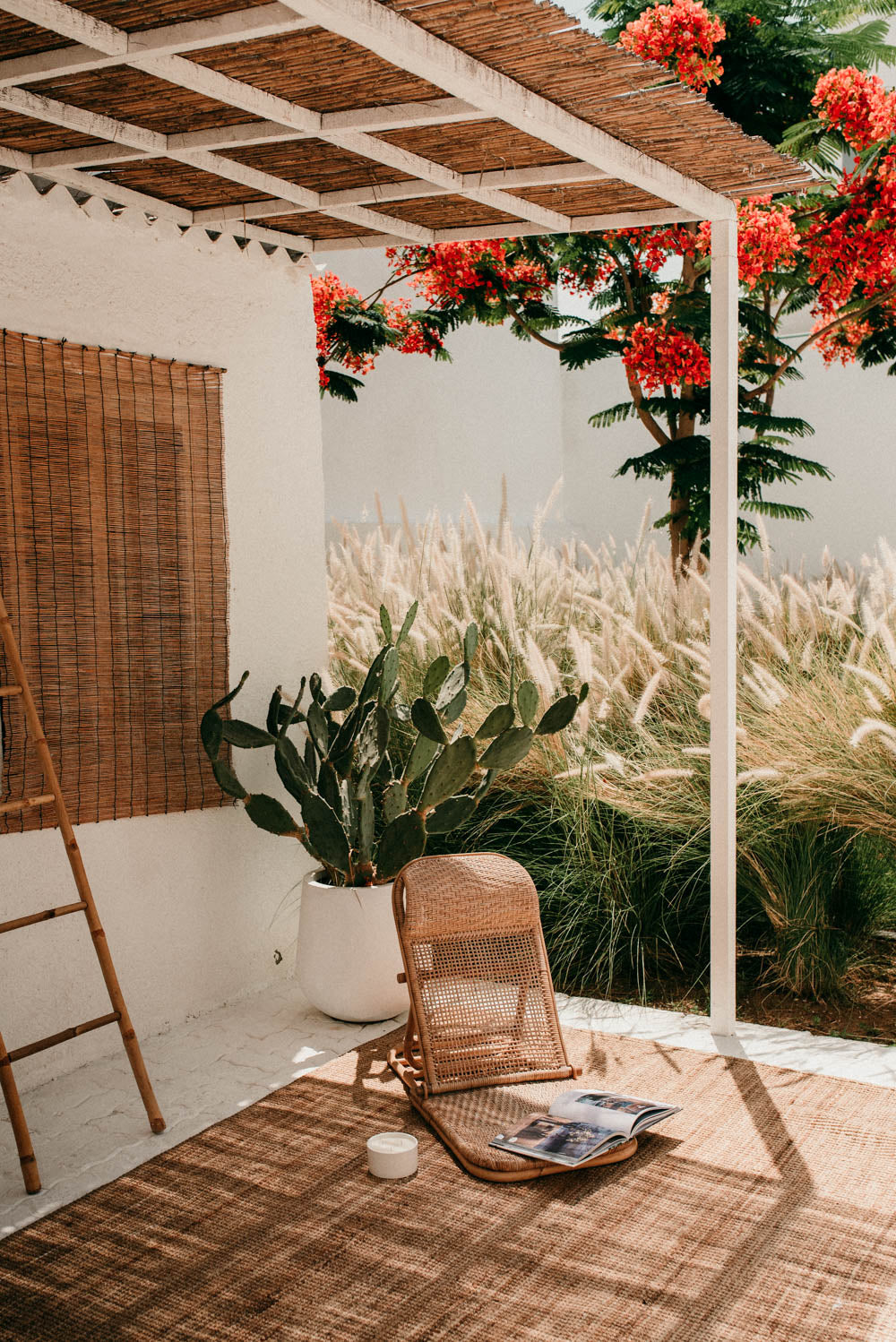 An Alfresco Muddled Mint and Lime scented candle from home fragrance brand, The Oasis Candle Co