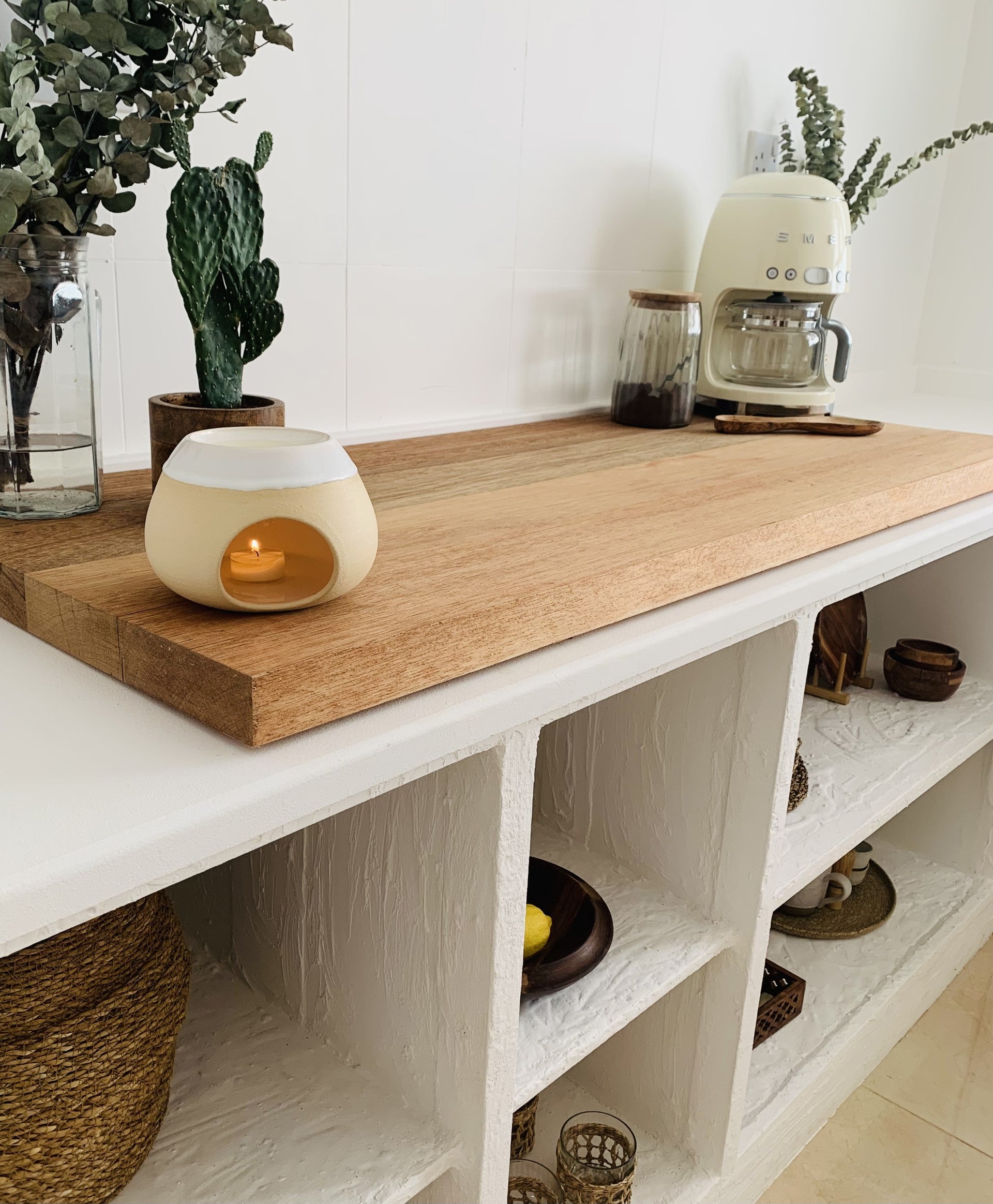 A wax melt burner gift set from The Oasis Candle Co